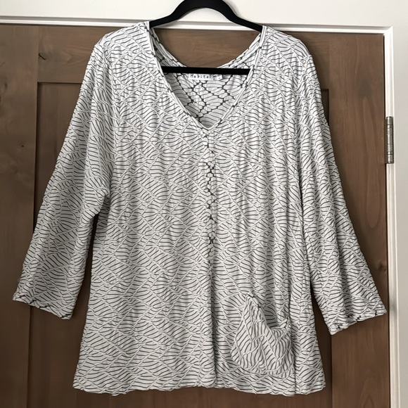 Habitat Tops - Habitat Black & White Crinkle Tunic Shirt Womens  XL pop over V neck Lagenlook
